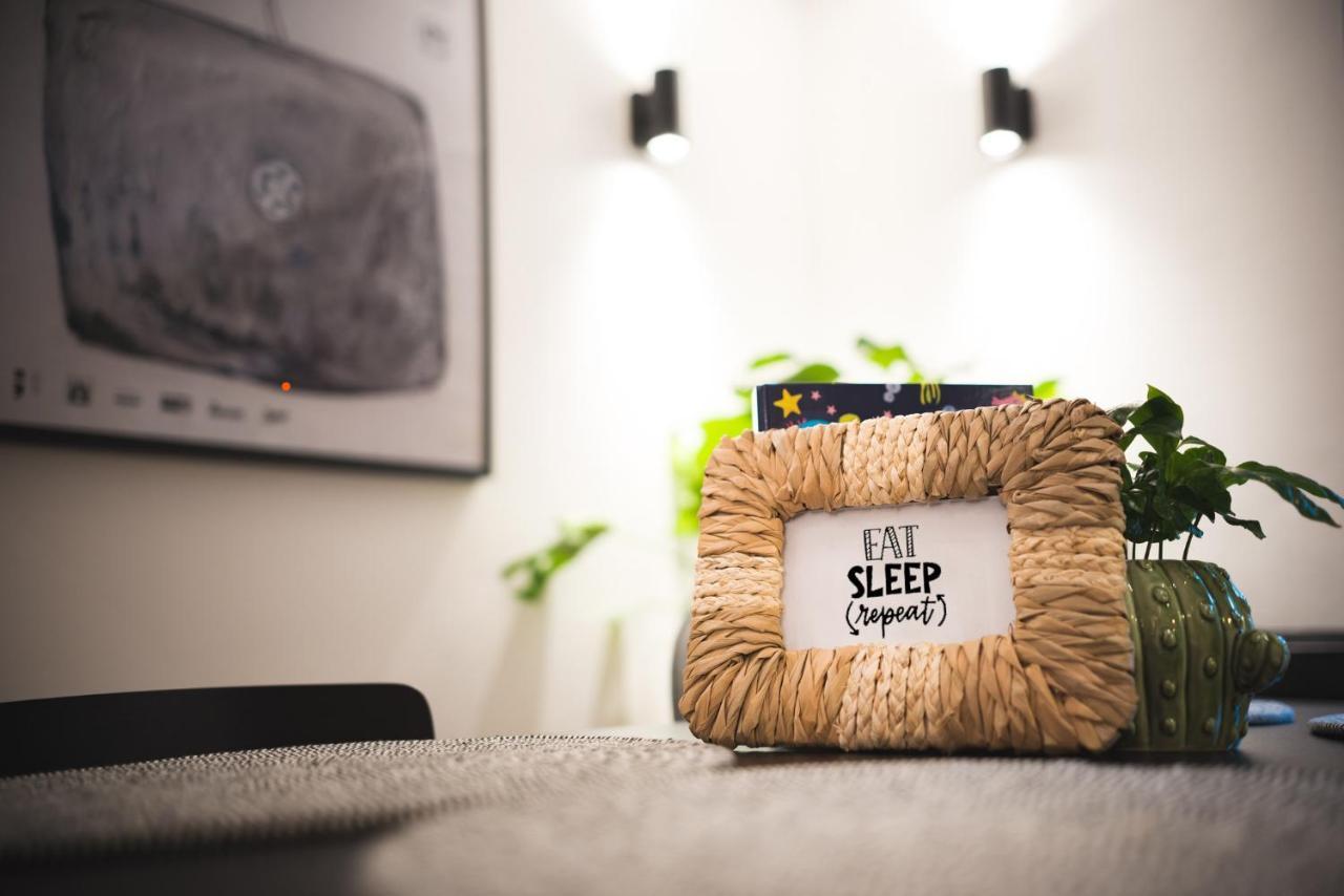 Sleep, Eat, Repeat And Park Your Car In City Center Zagabria Esterno foto